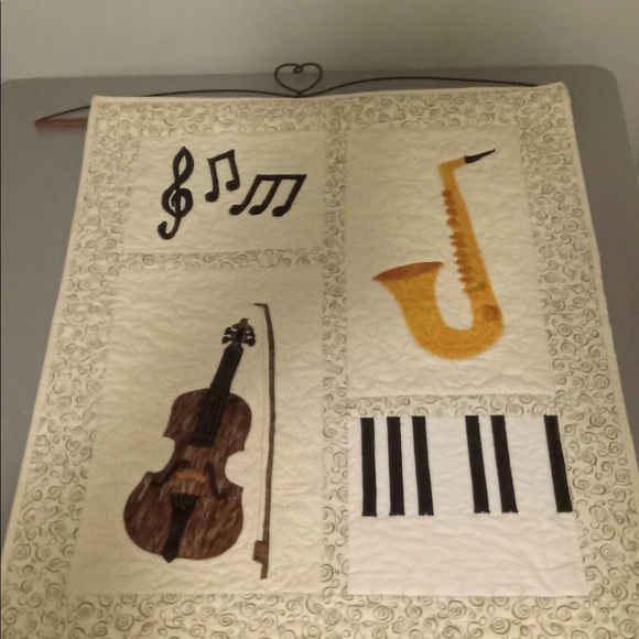 Handmade quilted music themed tapestry - Picture 2 of 4